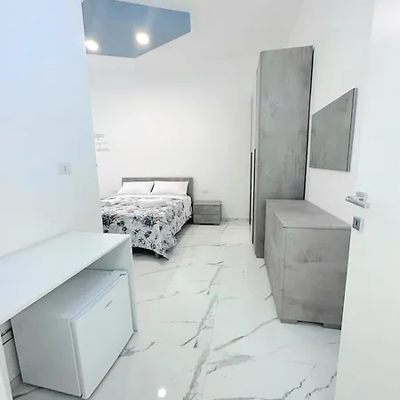 Raf's House أولبيا